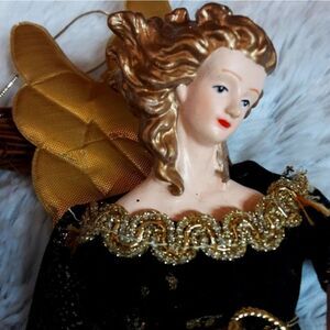 Vintage1 Ornament Porcelain Angel Velvet Brocade‎ Robe Grapevine Wreath 7"